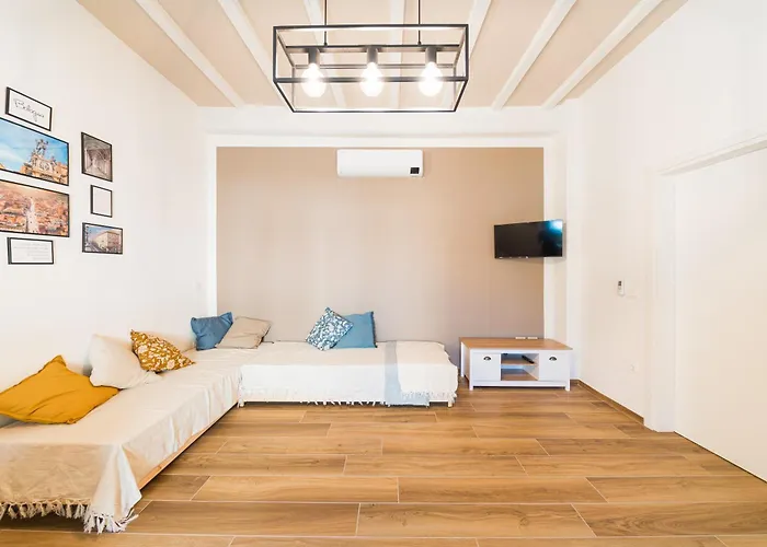 Daire Cicogna House *